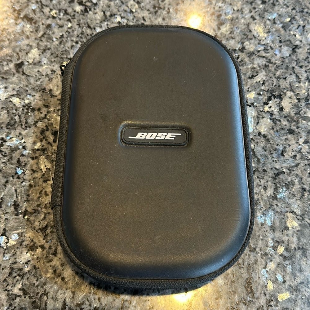 Bose headphone case (7003)
